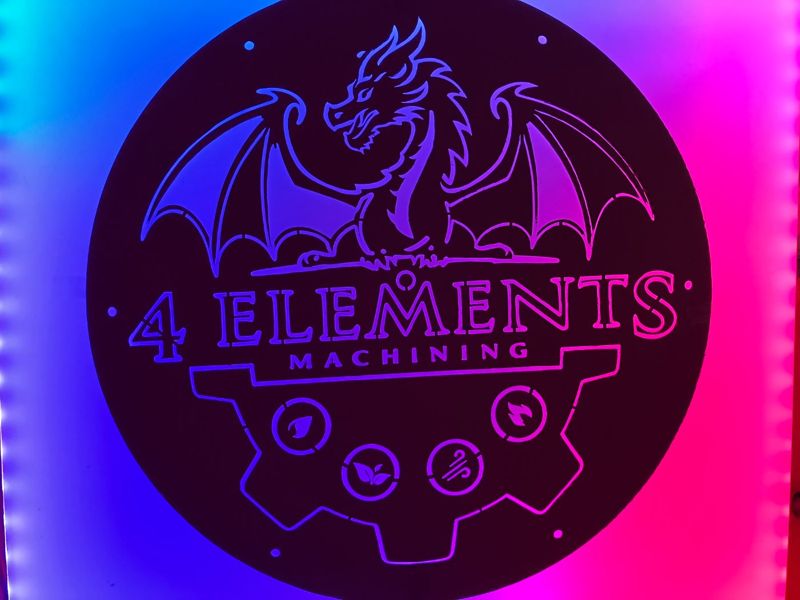 Logo 4 Elements Machining, blau-violett hinterleuchtet